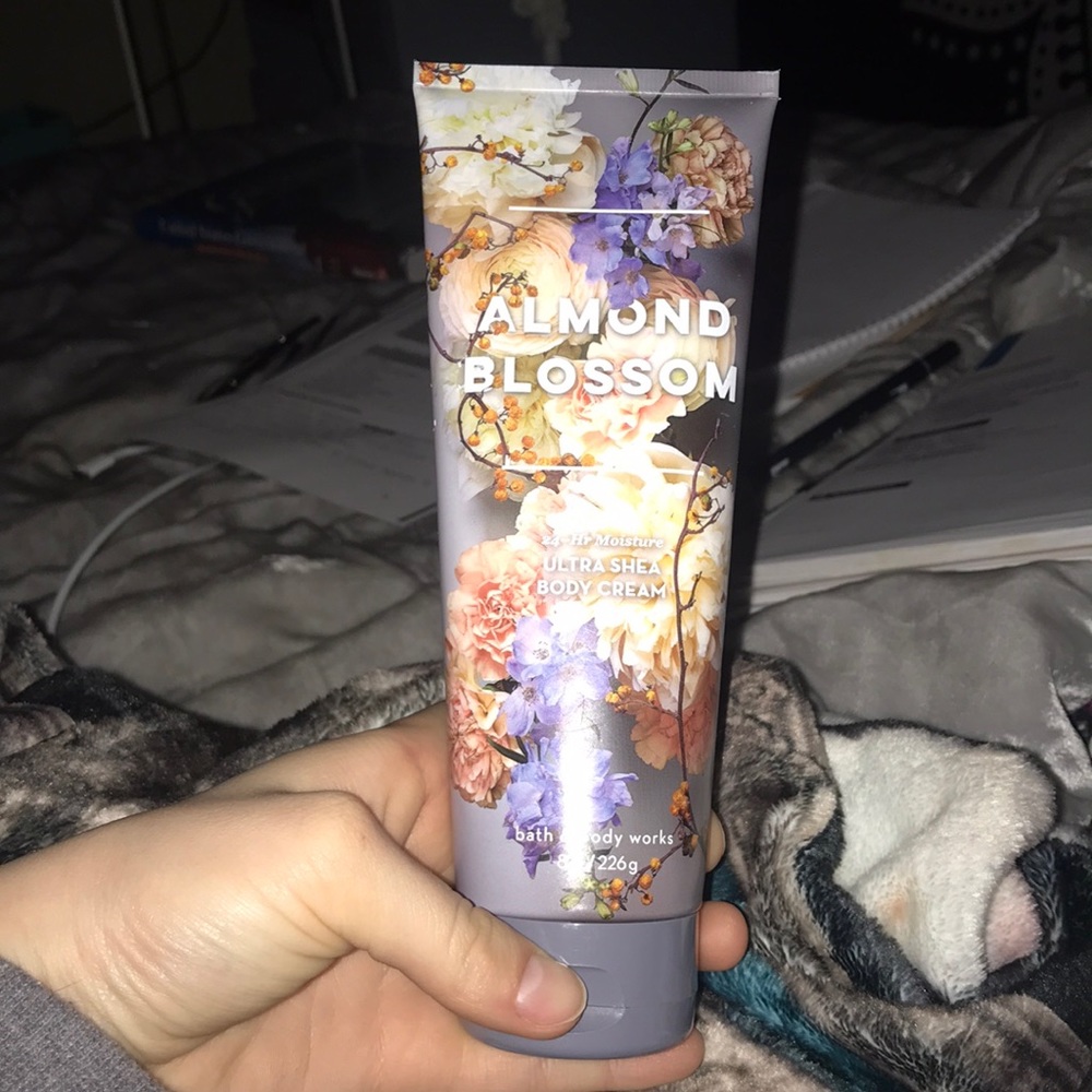 Almond Blossom Ultra Shea Body Cream
